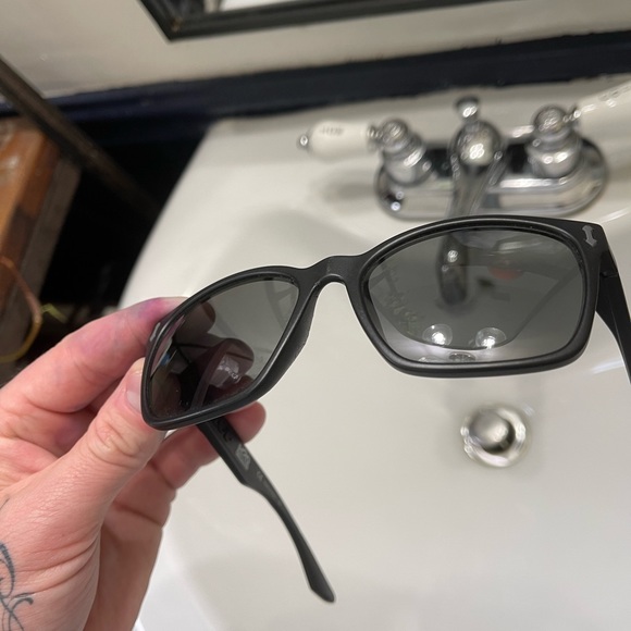 Dragon floatable sunglasses - Picture 8 of 9